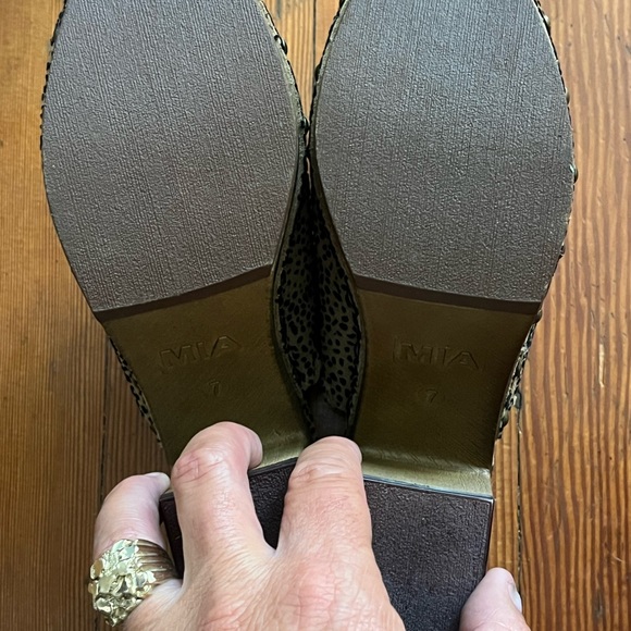 Mia Poppy Cheetah Print Clogs size 38 New - Picture 5 of 6